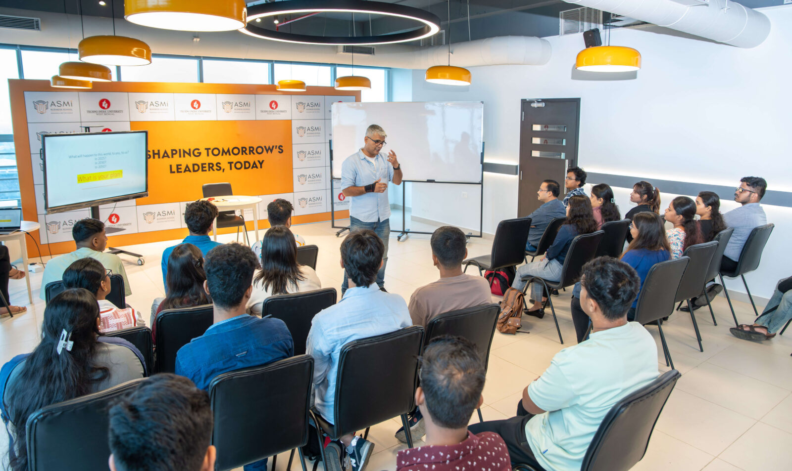 MBA Programs in Finance Specialization | ASMi Business School